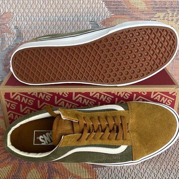 Vans WMNS Old Skool
Mini Cord Green/Brown
VN000ZNIT20A
Sneakers

Corduroy - Picture 8 of 16